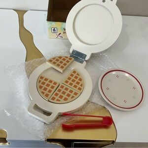 Wooden Toy Waffle Maker Set with Plate and Tongs